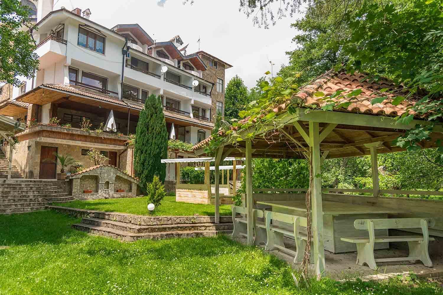 Hotel Paradise Place Kalofer Exterior photo