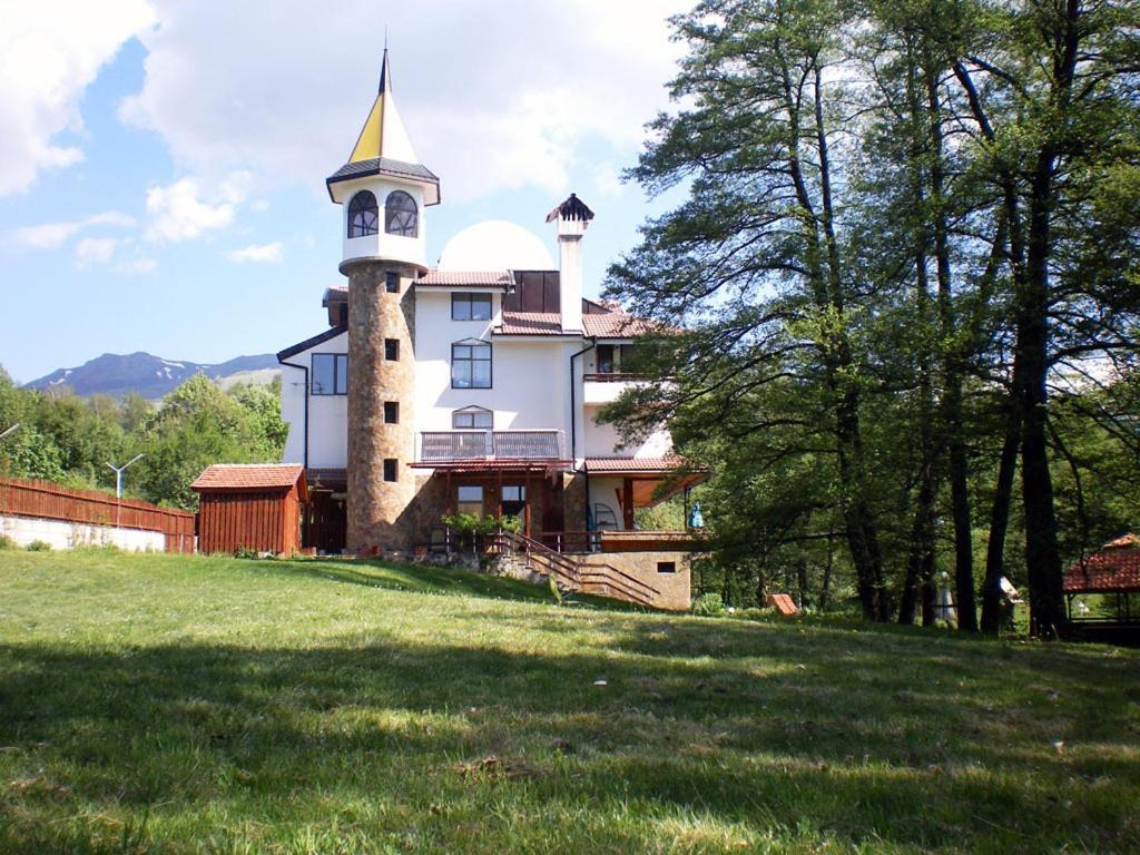 Hotel Paradise Place Kalofer Exterior photo