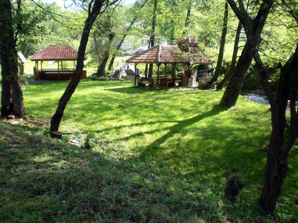 Hotel Paradise Place Kalofer Exterior photo