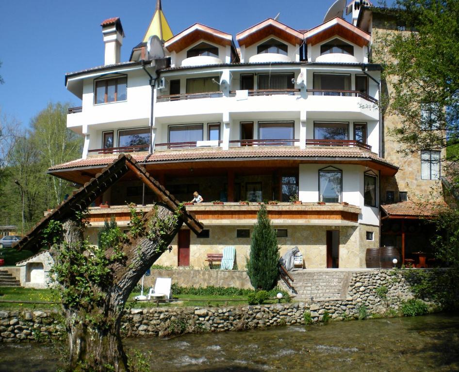 Hotel Paradise Place Kalofer Exterior photo